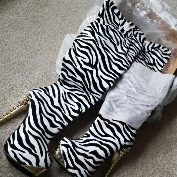 Step in 2025 with style - Picture 1 of 3